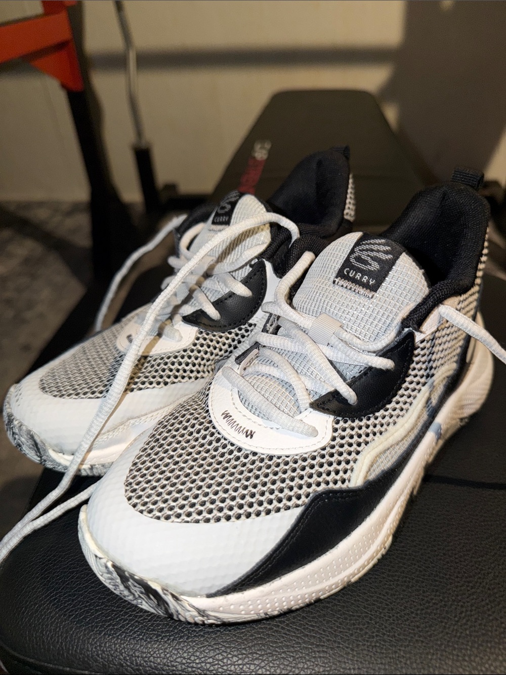 Under Armour Curry 3Z 24 Kids Basketball Shoes Black White Size 2.5Y